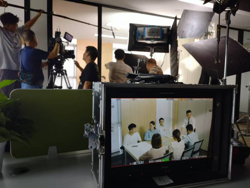 乌拉特中旗TVC拍摄公司：科技产品视觉化大师，诠释未来感与功能美学